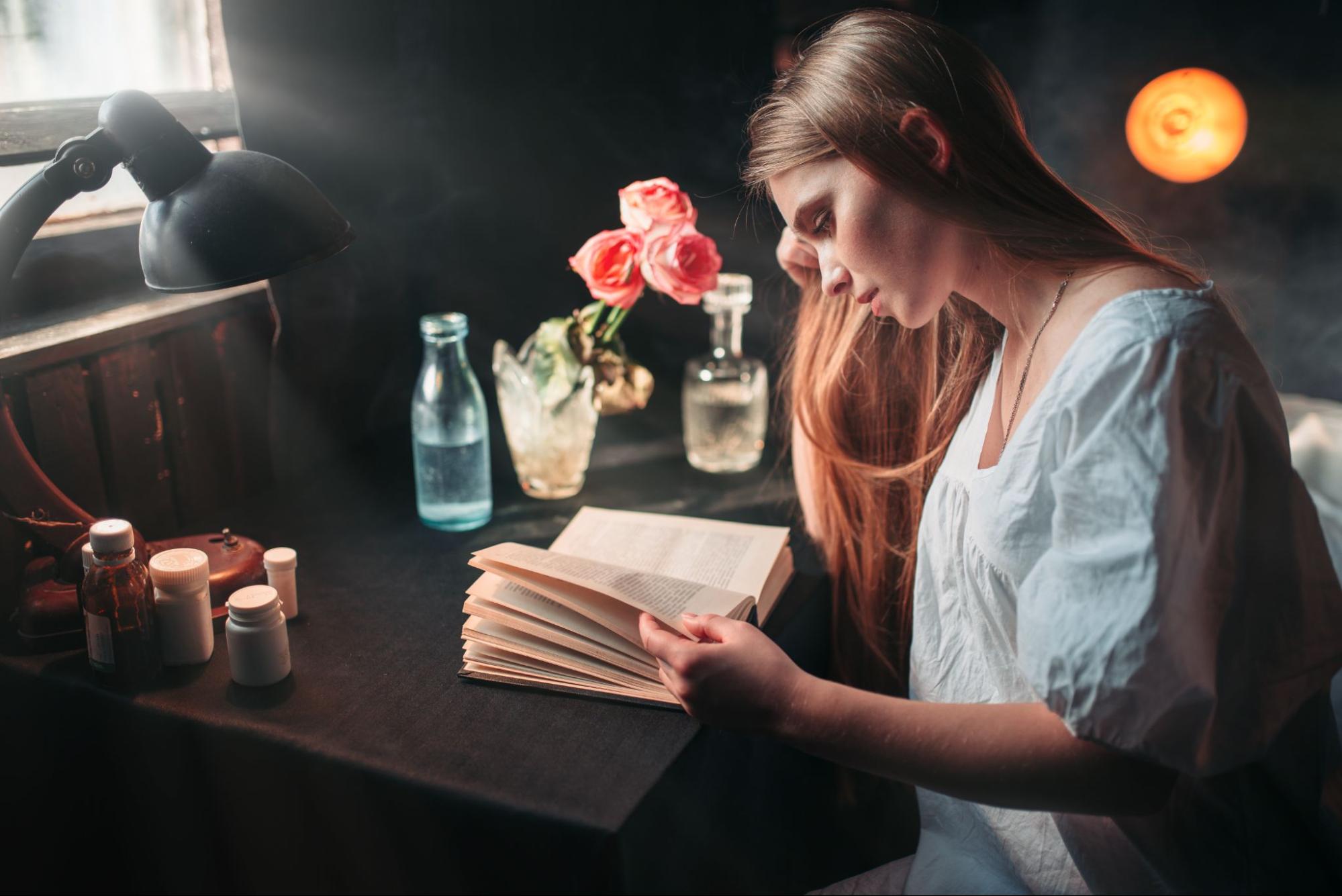 girl reading about shrooms vs acid
